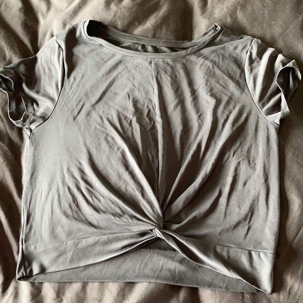 Zyia swirl in the front tee size large